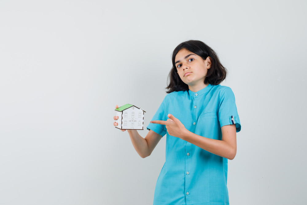 A 10-year-old girl with a small house is an expression of her brain activity.